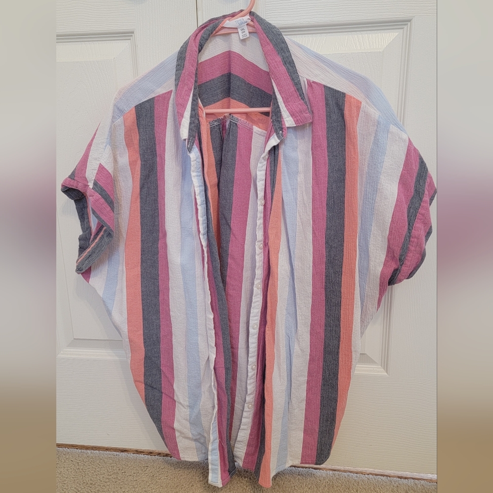 Striped short sleeve button down shirt